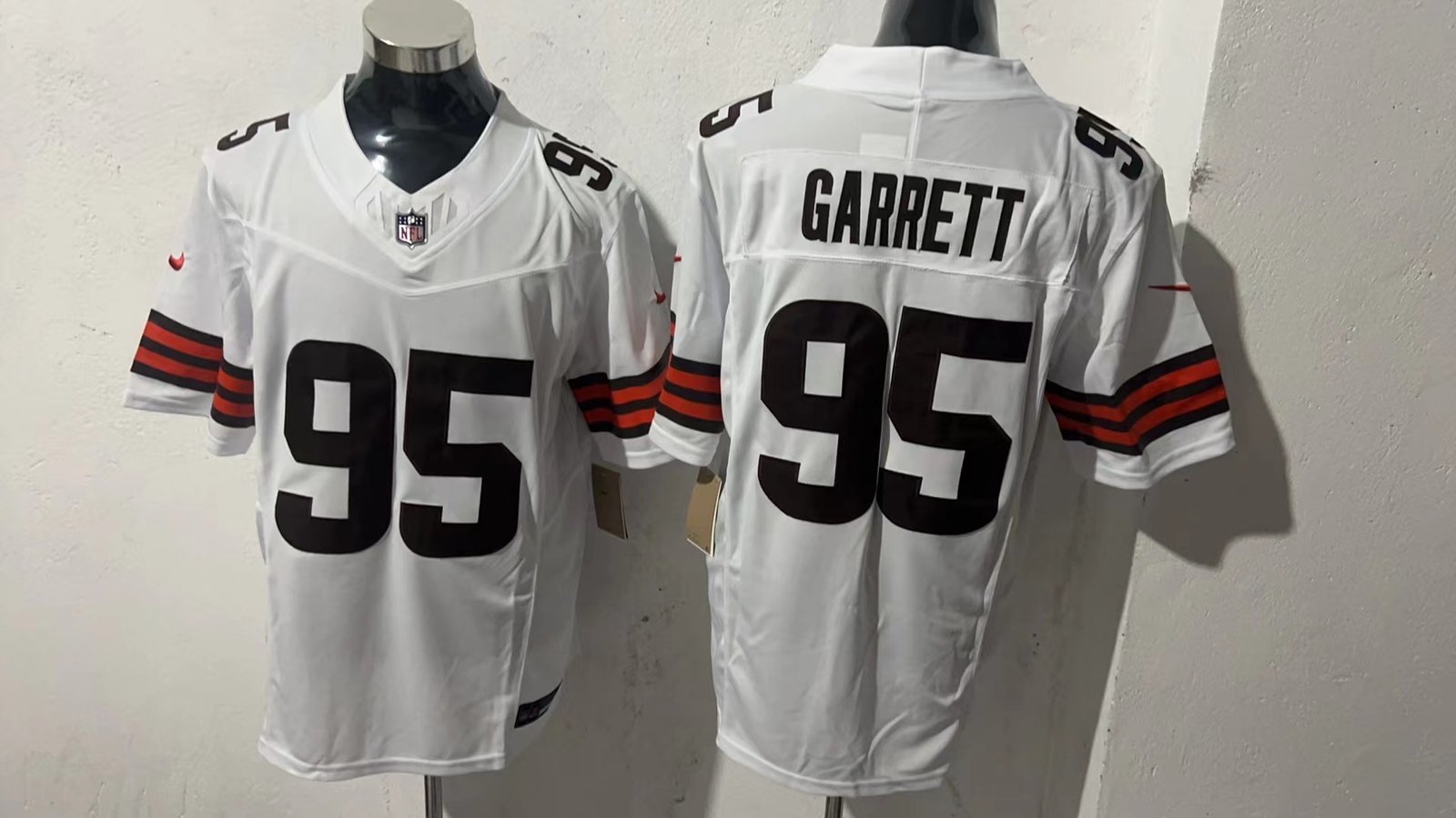 18 Cleveland Browns #95 American football jerseys; the jerseys can be customized and printed with any number and any player's name - Image 1